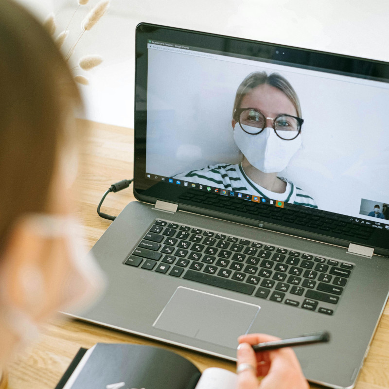 pexels-ivan-samkov-4240602